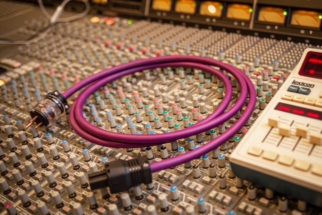 Acoustic Revive power cables